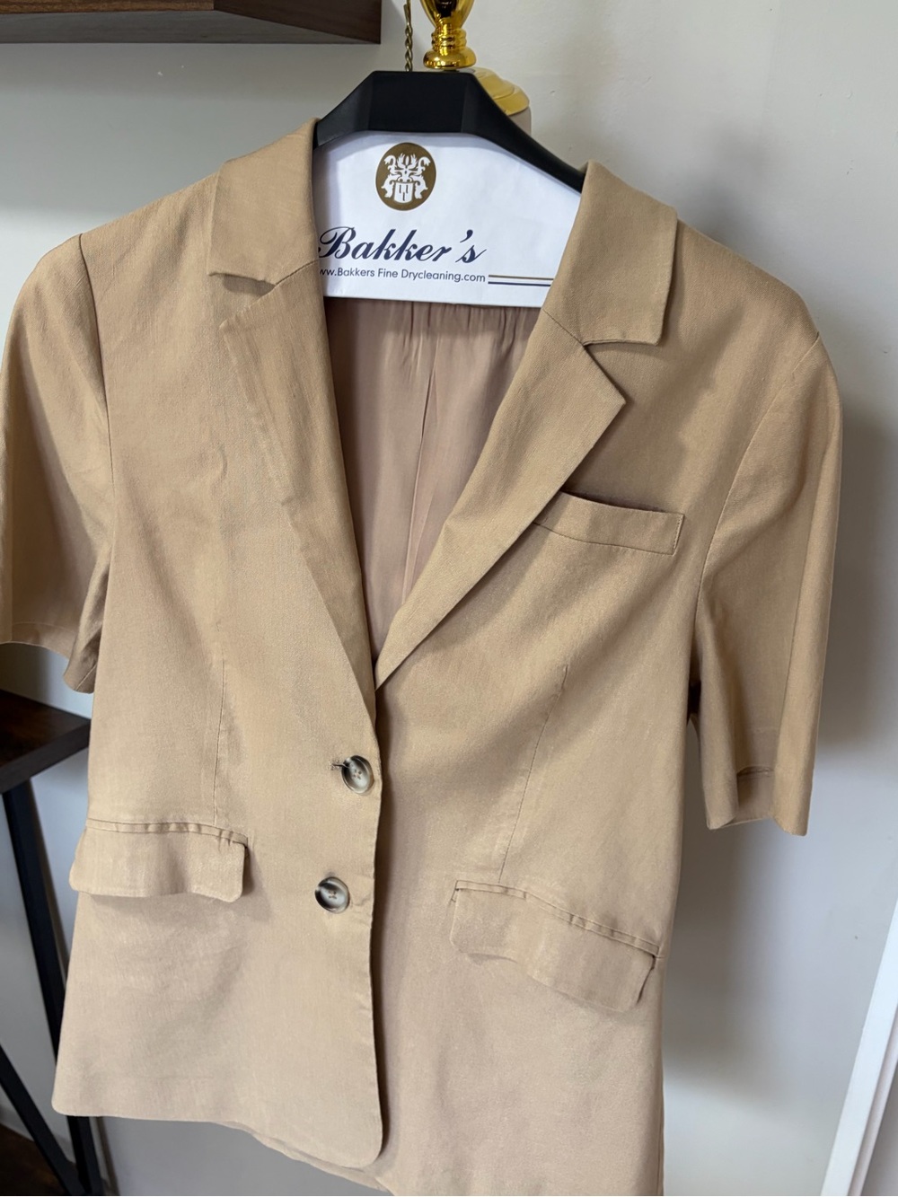 Evereve Short Sleeve Blazer in Taupe freshly dry cleaned